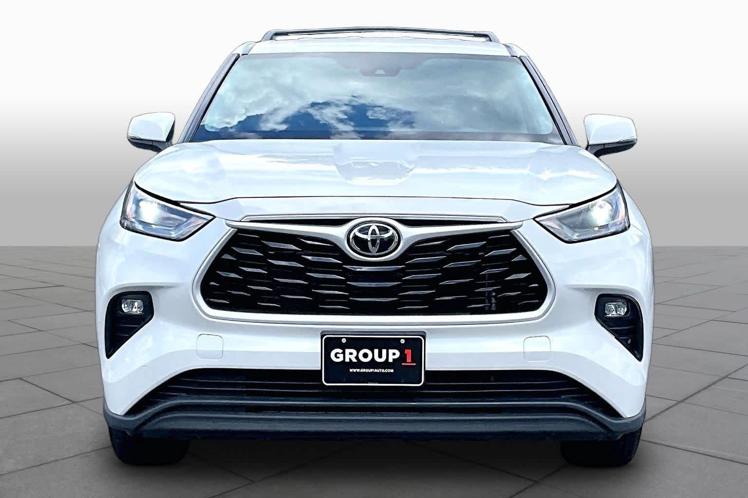 Used 2023 Wind Chill Pearl Toyota LE image 4