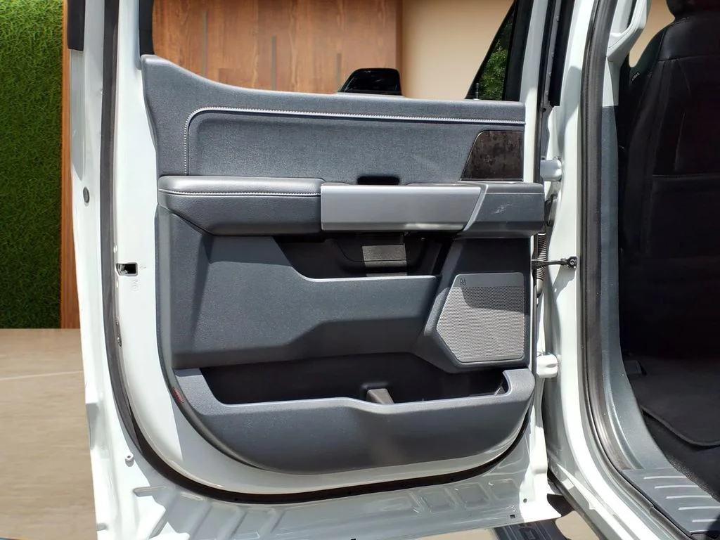 Used 2025 White Ford Lariat image 26