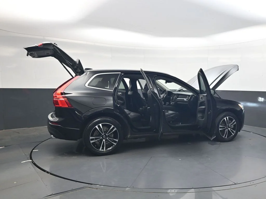 Used 2020 Onyx Black Metallic Volvo T6 Momentum image 47