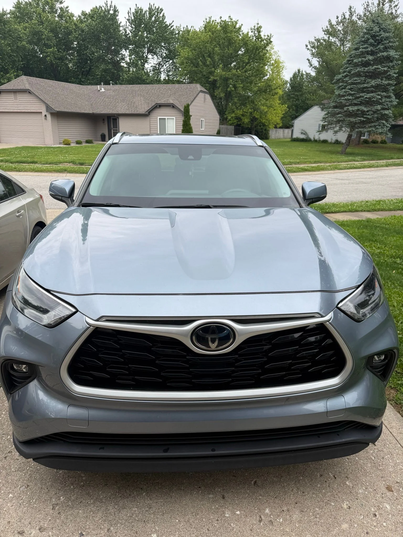 Used 2021 Silver Toyota XLE image 13