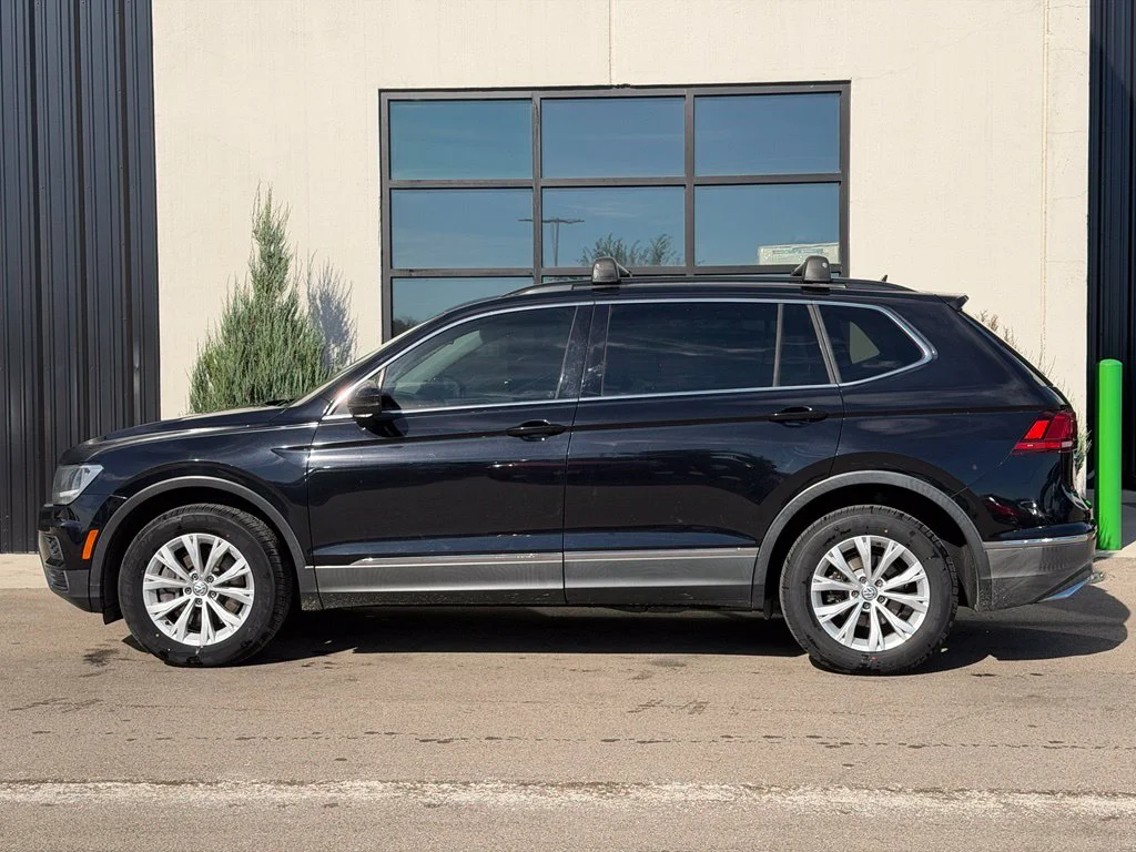 Used 2018 Black Volkswagen 2.0T SEL image 2