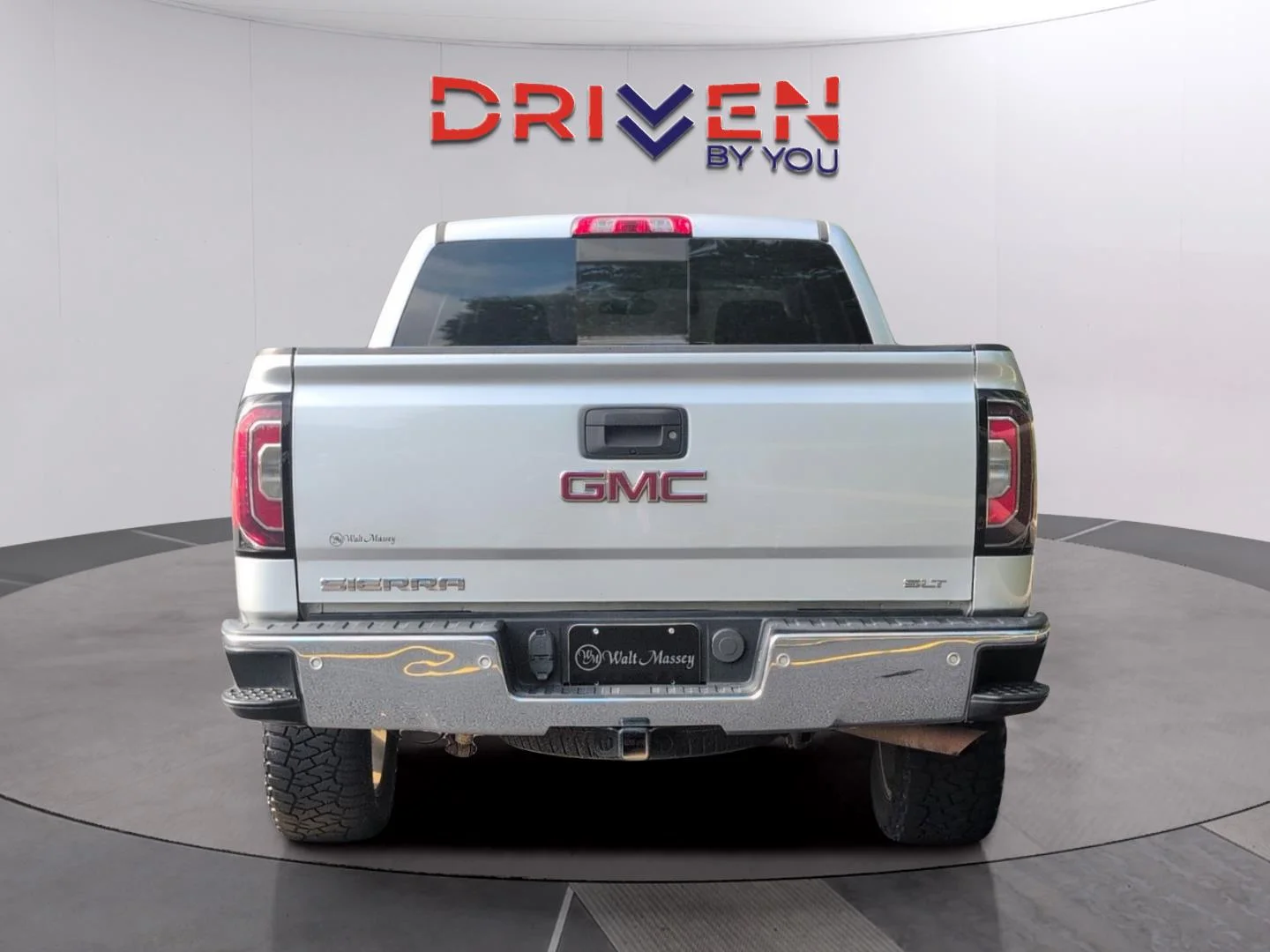Used 2018 Quicksilver Metallic GMC SLT image 4