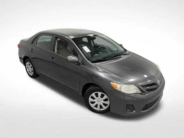 Used 2013 Gray Toyota L image 24