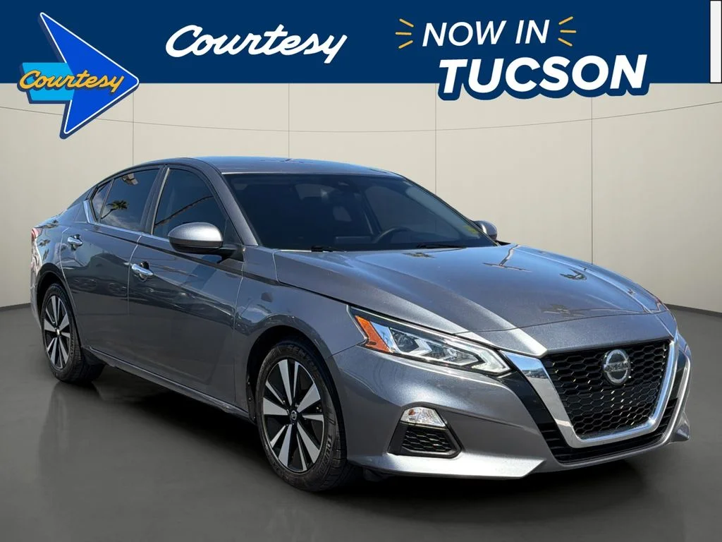 Used 2022 Gray Nissan 2.5 SV image 1