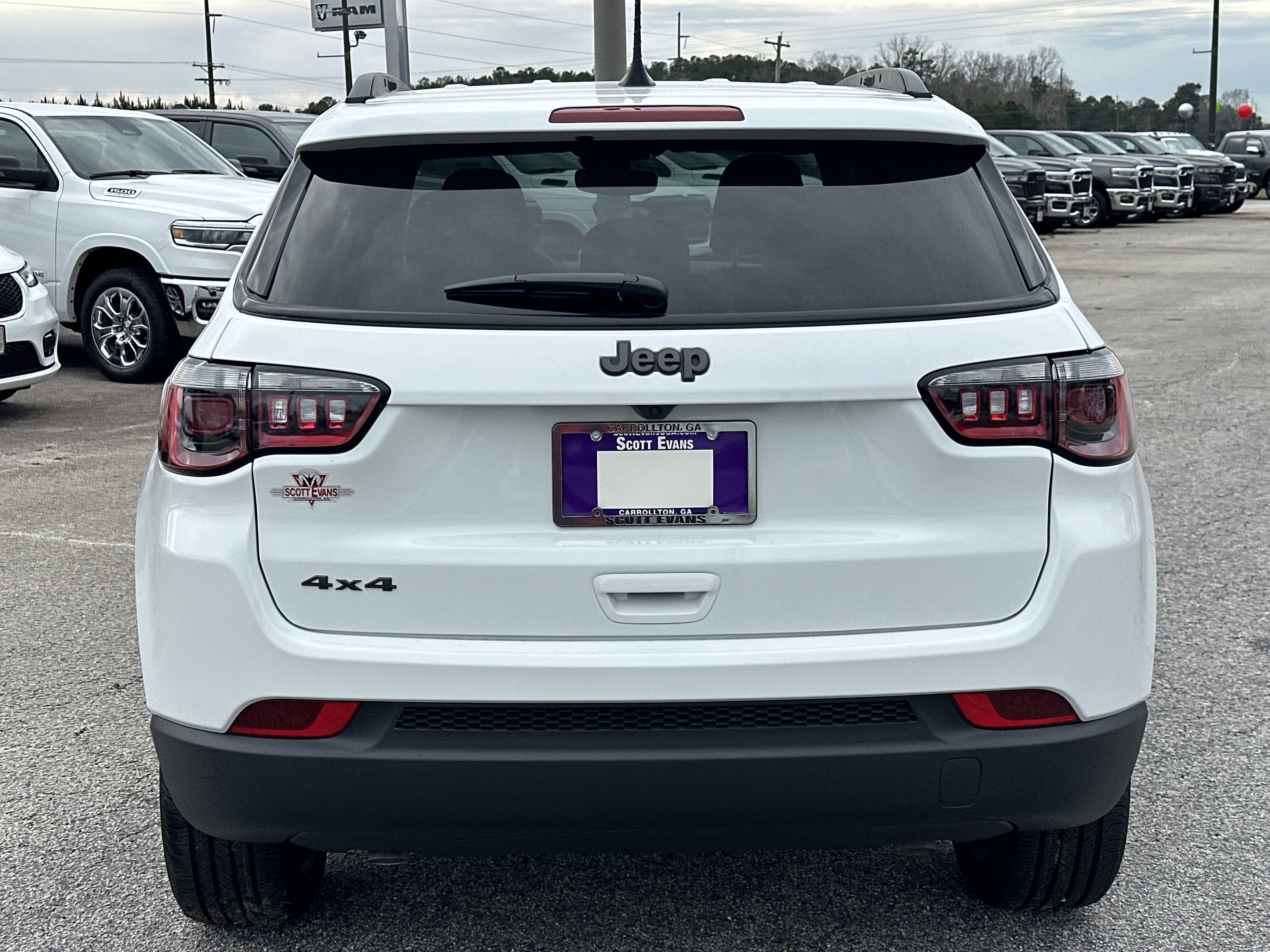 New 2026 Bright White Clear-Coat Exterior Paint Jeep Latitude Altitude image 7