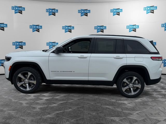 New 2026 Bright White Clear-Coat Exterior Paint Jeep Limited image 2