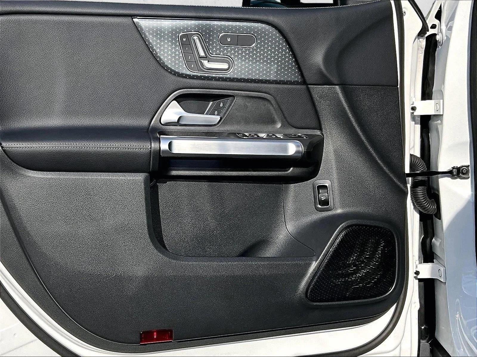 Used 2026 Polar White Mercedes-Benz GLB 250 image 18