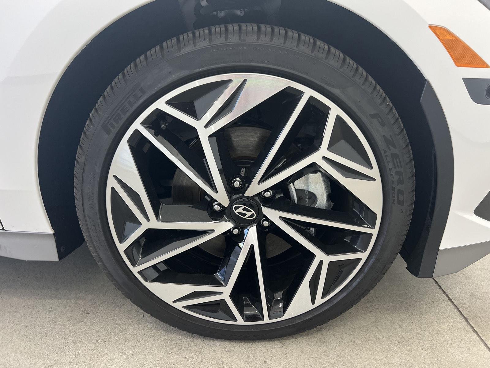 2025 Hyundai IONIQ 6 Limited - Photo 8