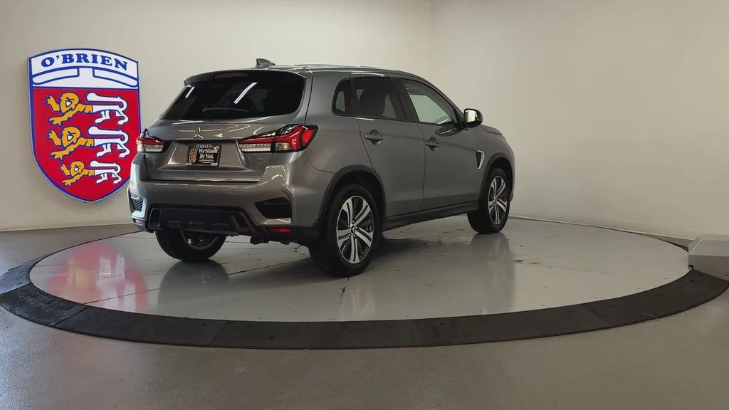 Used 2022 Mercury Gray Metallic Mitsubishi 2.0 SE image 5