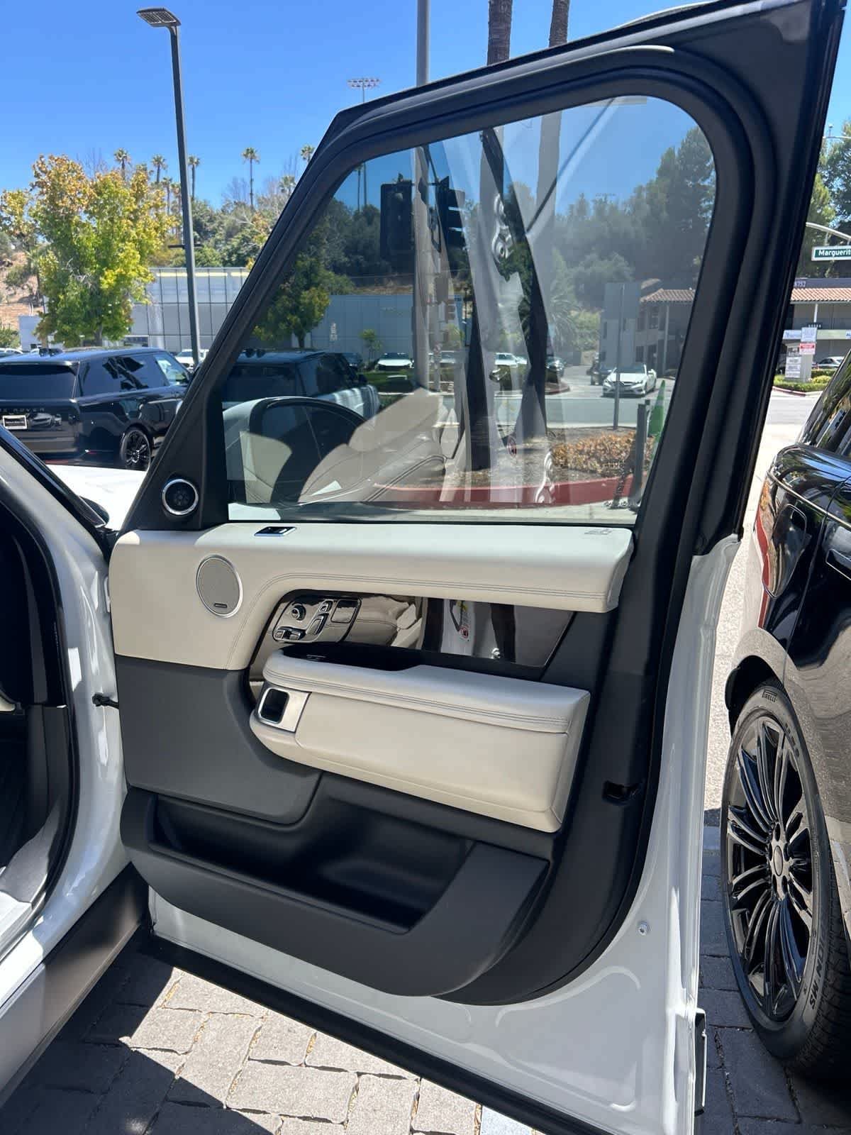 Used 2020  Land Rover HSE image 16