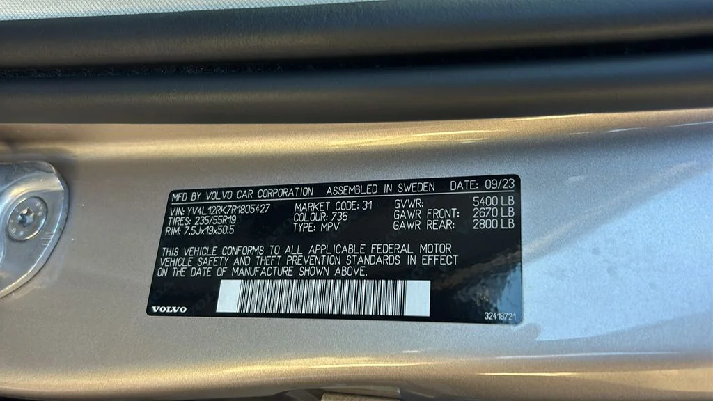 Certified Used 2024  Volvo B5 Core image 32