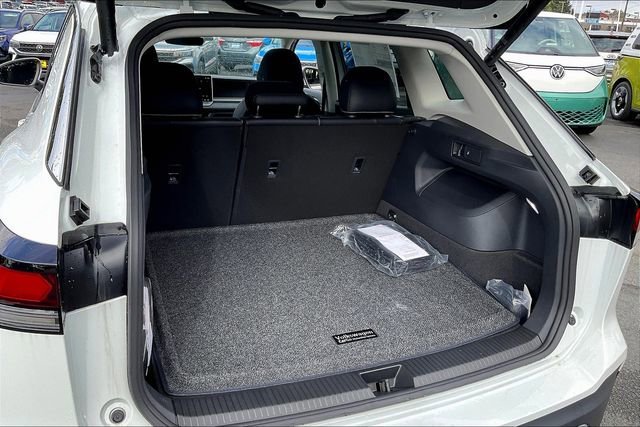 2025 Volkswagen Tiguan SE - Photo 24