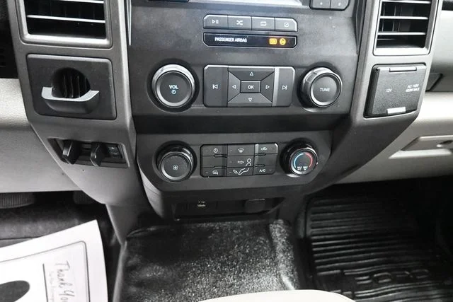 Used 2020 Oxford White Ford XL image 17