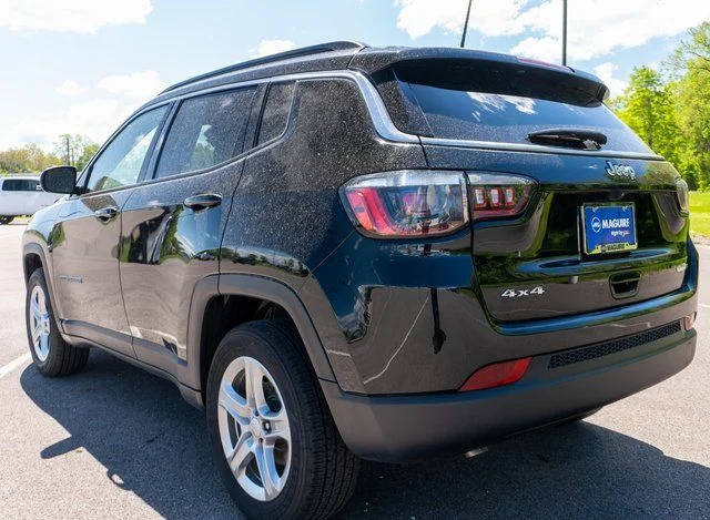 Used 2023 Black Jeep Latitude image 8