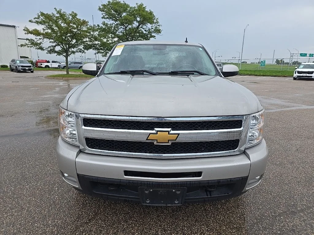 Used 2009 Silver Chevrolet LTZ image 2