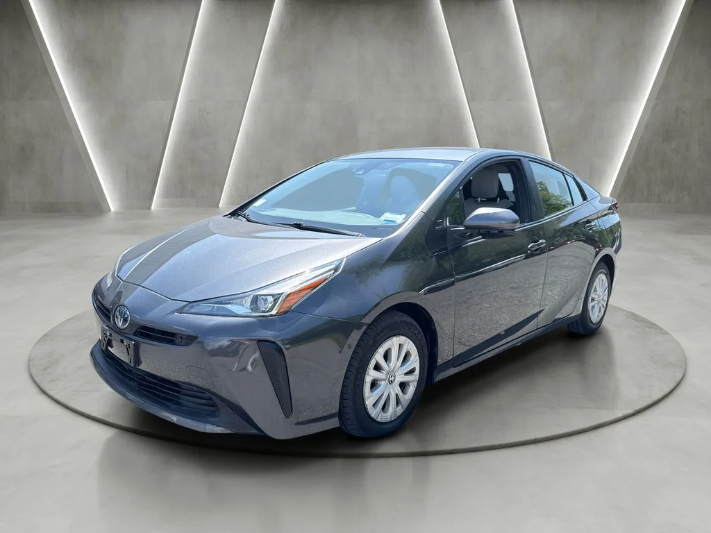 Used 2022 Gray Toyota LE image 3