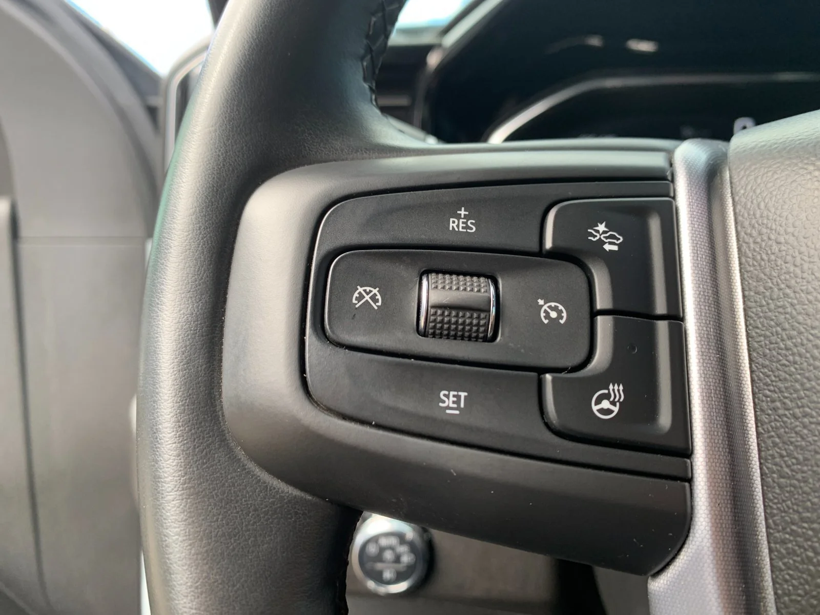Used 2025 Summit White GMC SLE image 26