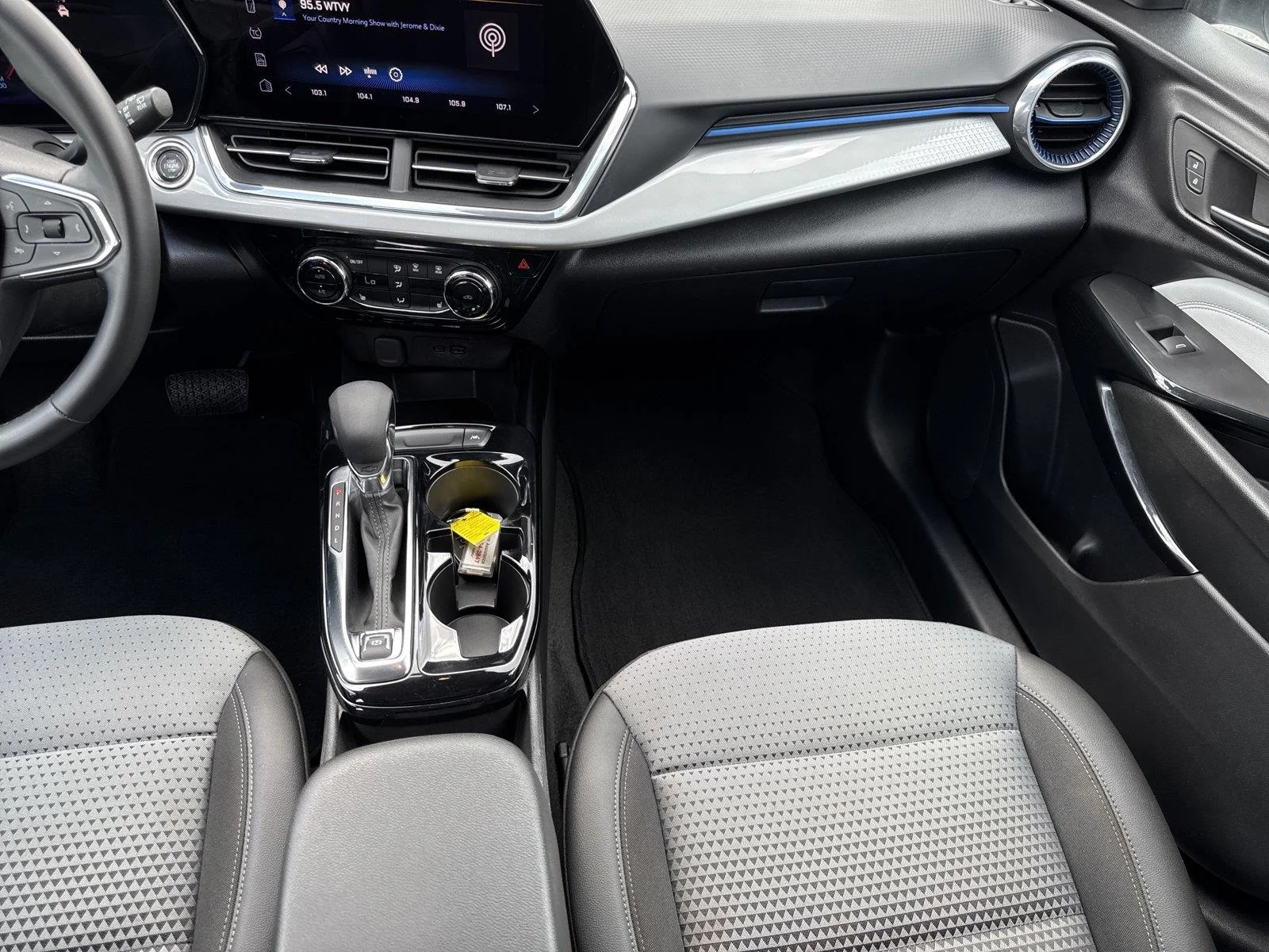 Used 2025 Summit White Chevrolet LT image 16