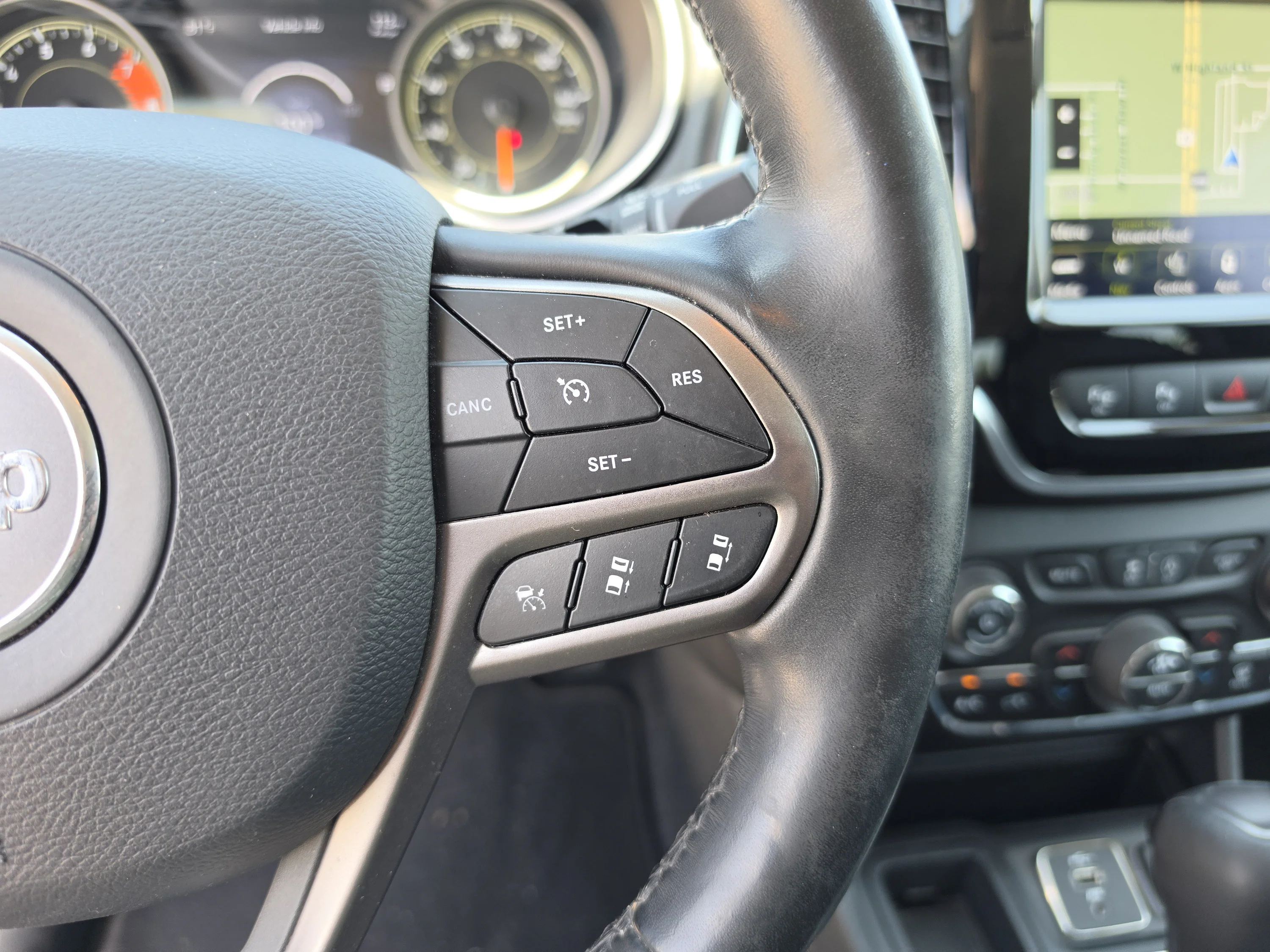 Used 2021 Diamond Black Crystal Pearlcoat Jeep Limited image 33