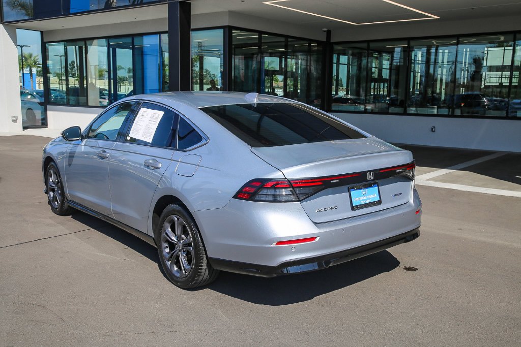 Certified Used 2025 Solar Silver Metallic Honda EX-L image 4