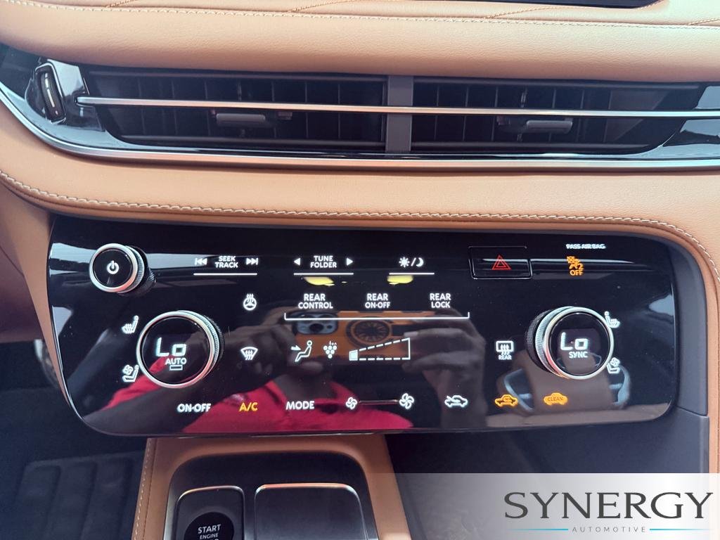 Certified Used 2026 Moonbow Blue/Black Obsidian INFINITI AUTOGRAPH image 13
