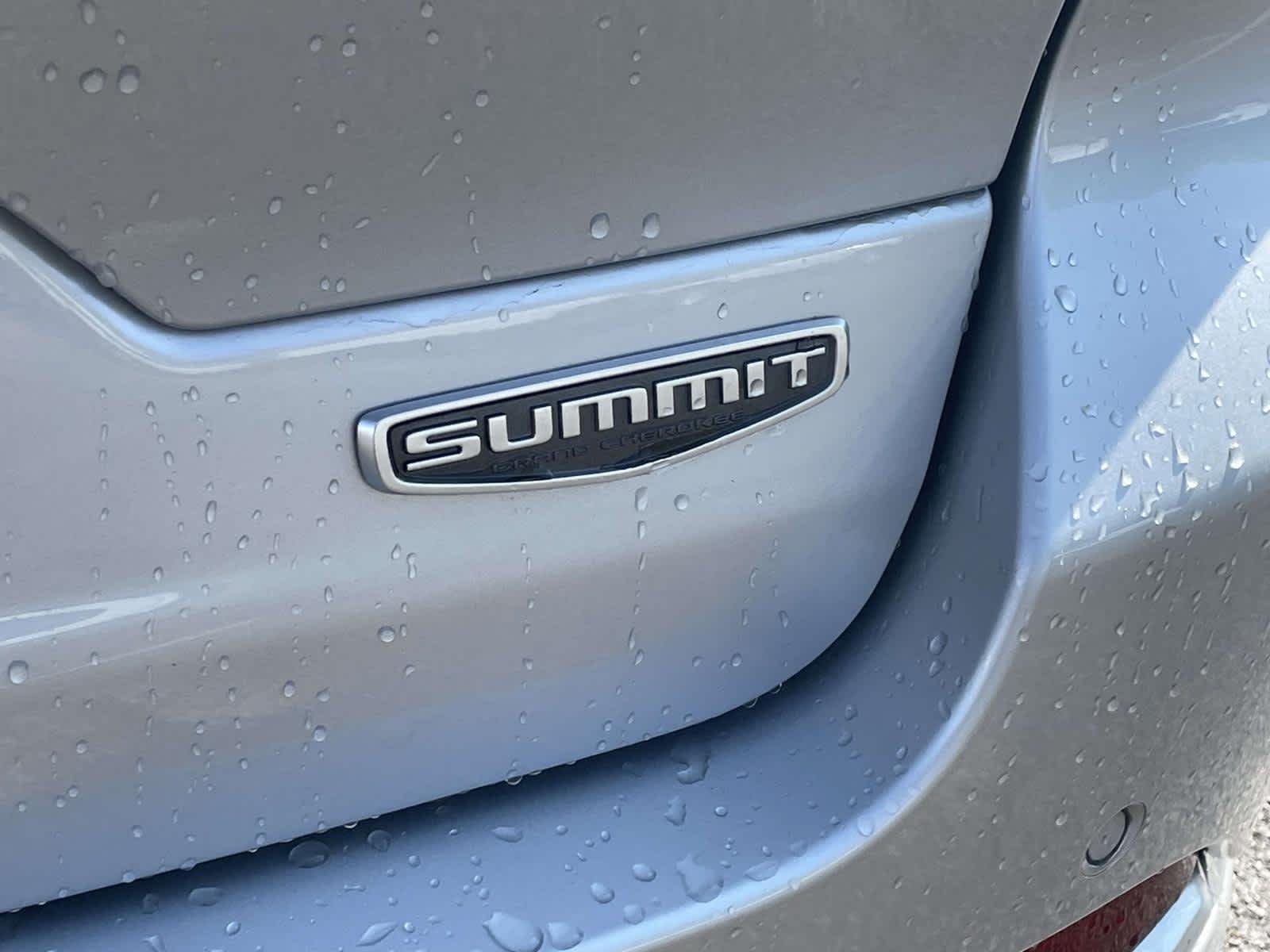 Used 2023 Silver Jeep Summit 4x4 image 15