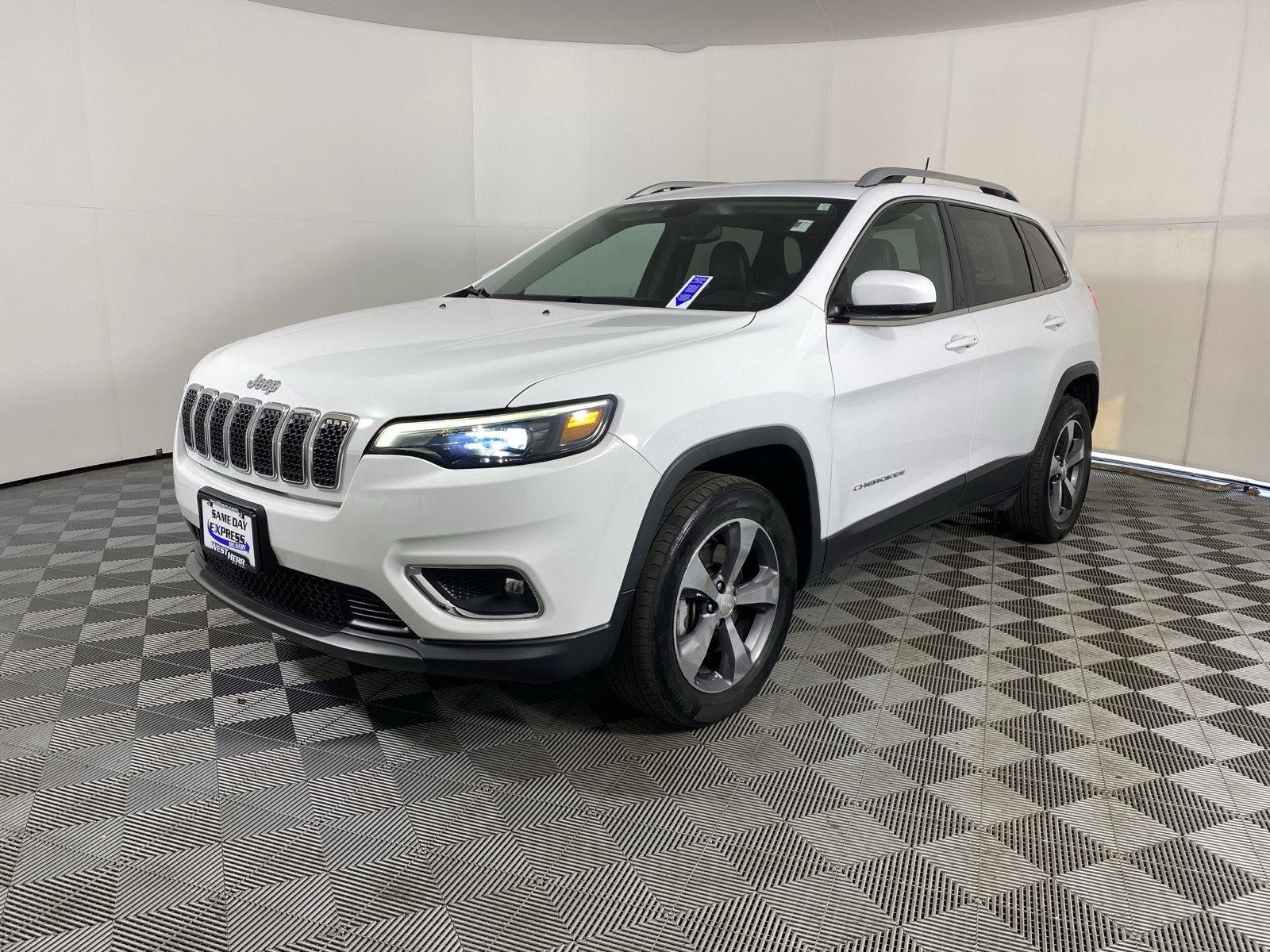 Used 2019 Bright White Clearcoat Jeep Limited image 3