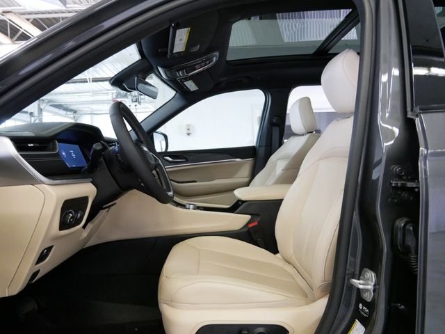 Certified Used 2025 Metallic Jeep Limited image 10