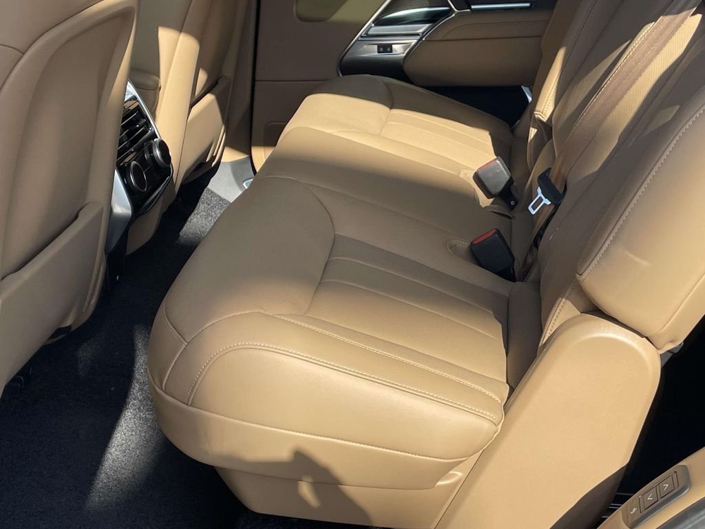 New 2026 Carpathian Grey Land Rover SE image 16