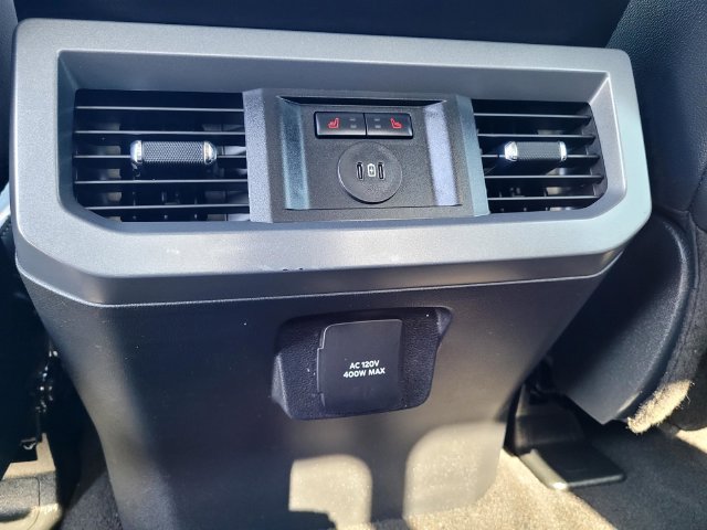 Used 2025  Ford Lariat image 13