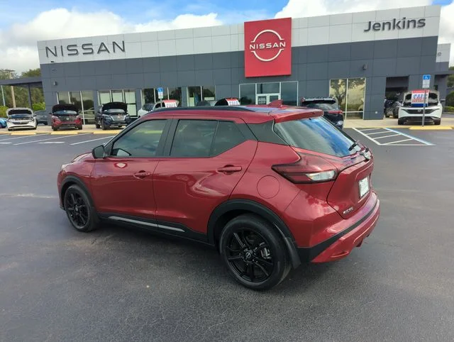Used 2023 Red Nissan SR image 9