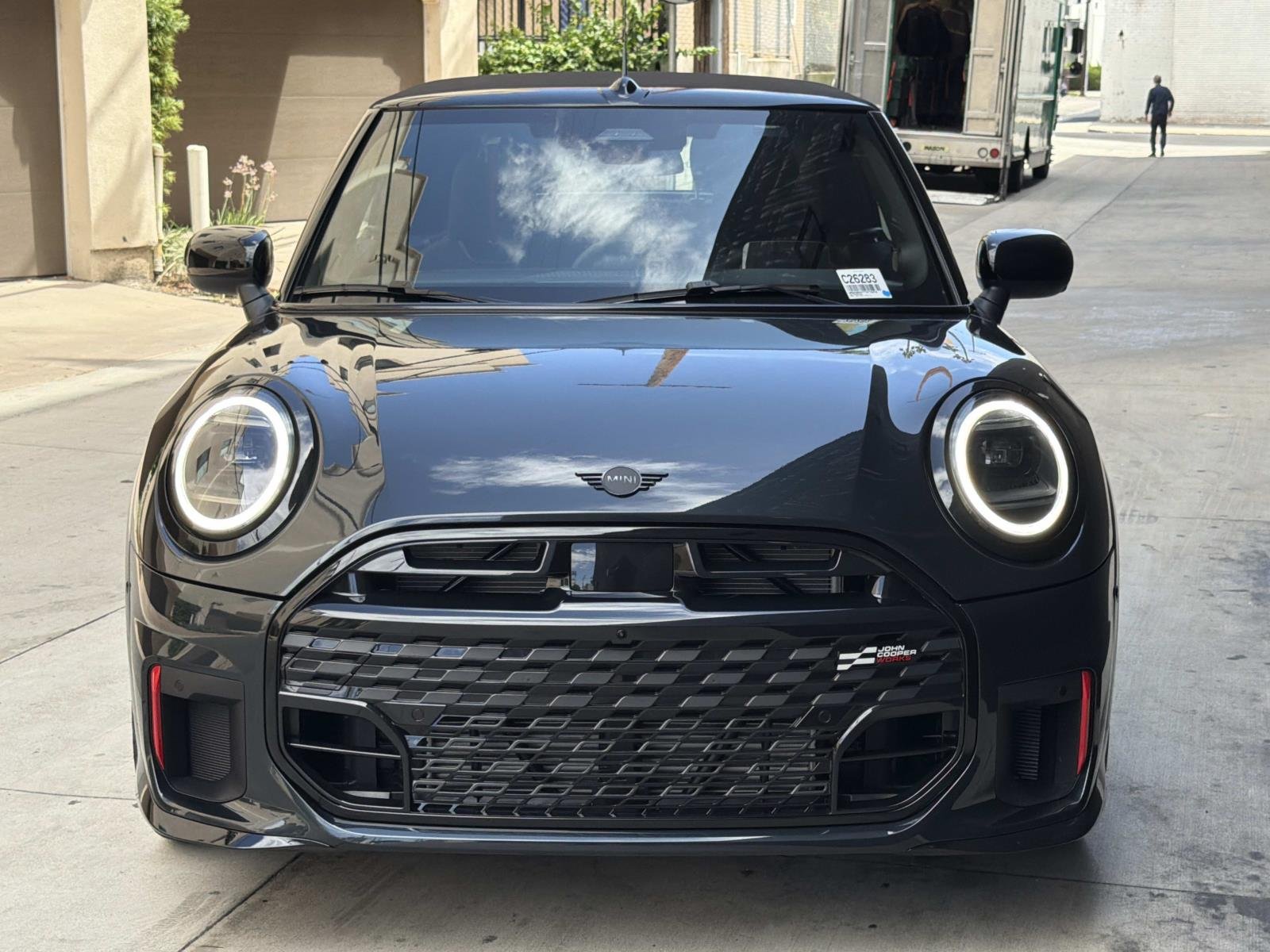New 2026 0C6P Legend Grey Metallic MINI Iconic image 2
