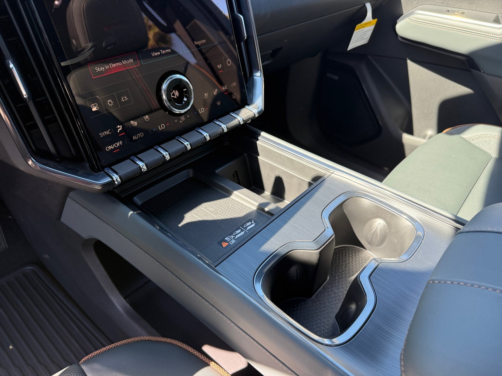 2026 GMC Acadia AT4 - Photo 13