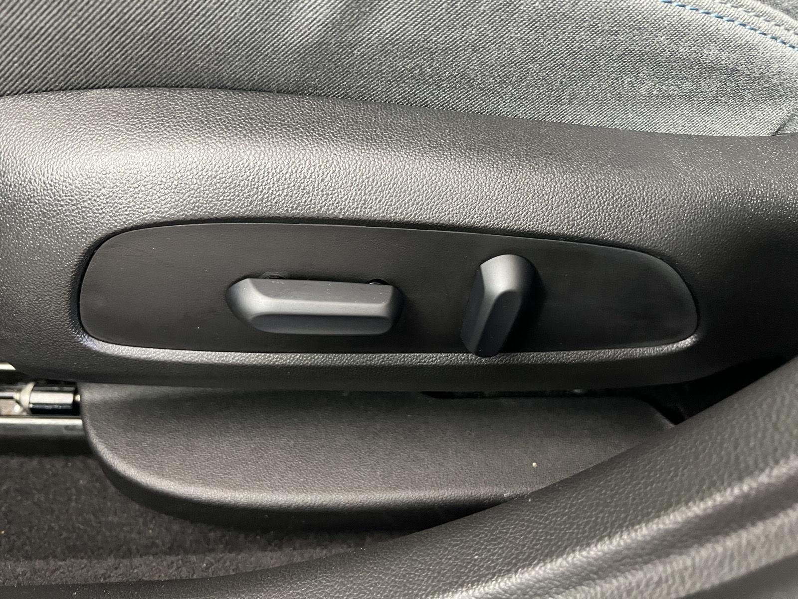 Used 2018 Graphite Metallic Chevrolet LT image 7