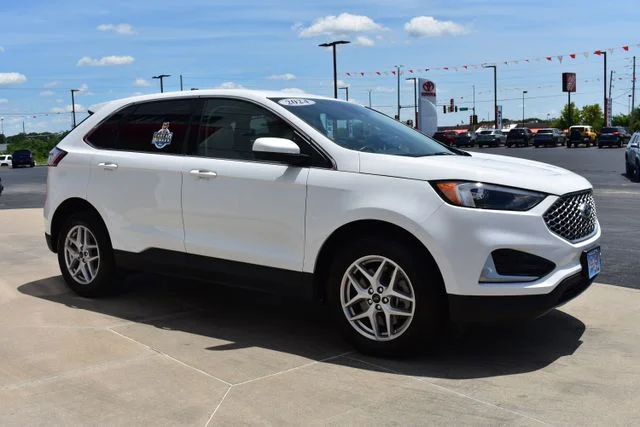 Used 2024 White Ford SEL image 4