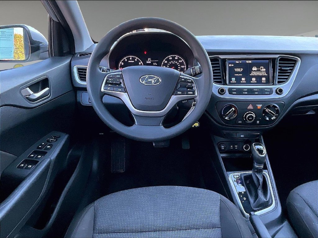 Used 2022 Silver Hyundai SEL image 17