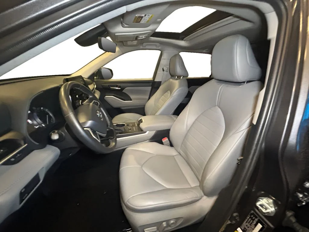 Used 2022 Magnetic Gray Metallic Toyota XLE image 9