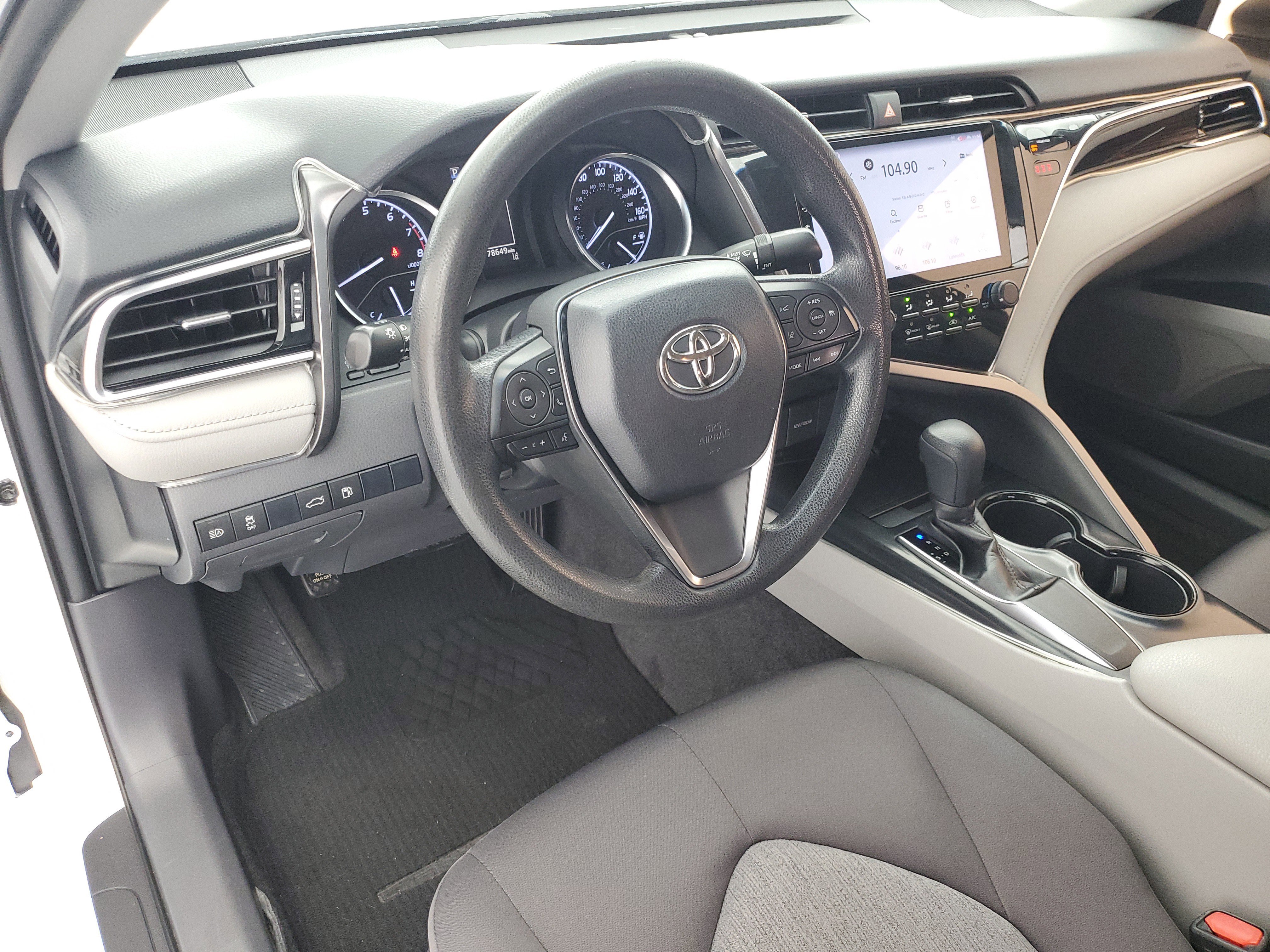 Used 2018 Super White Toyota LE image 18