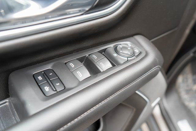 Used 2021 Gray Chevrolet Z71 image 17