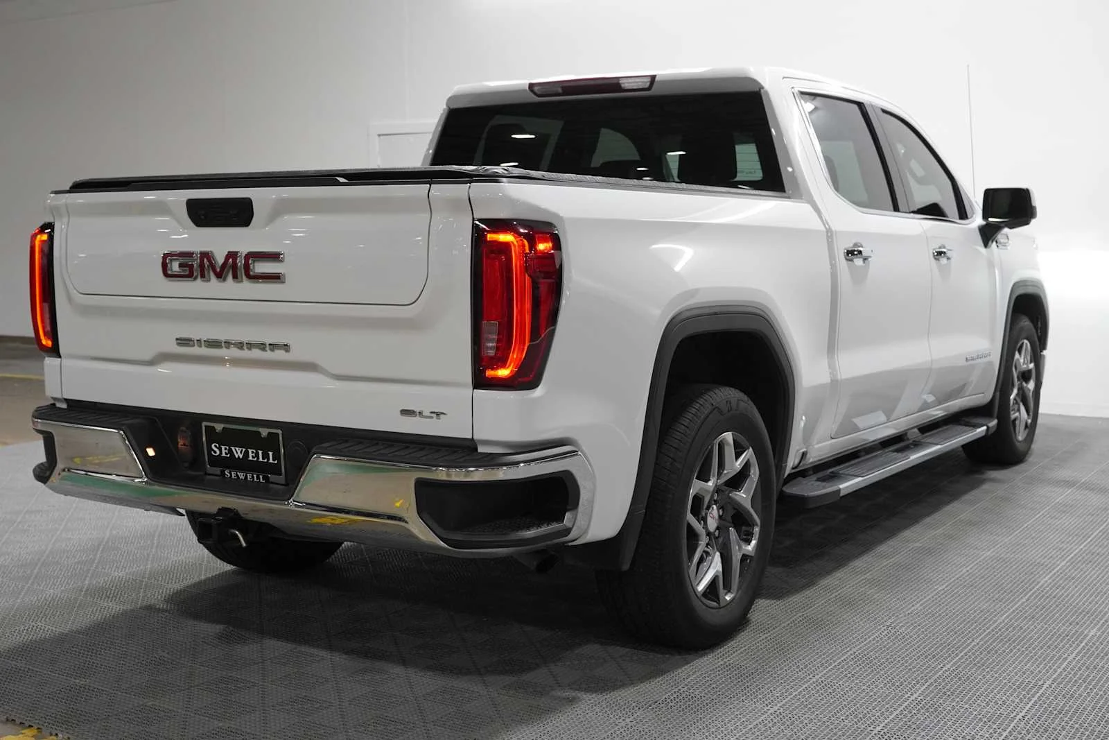 Used 2023 Summit White GMC SLT image 6