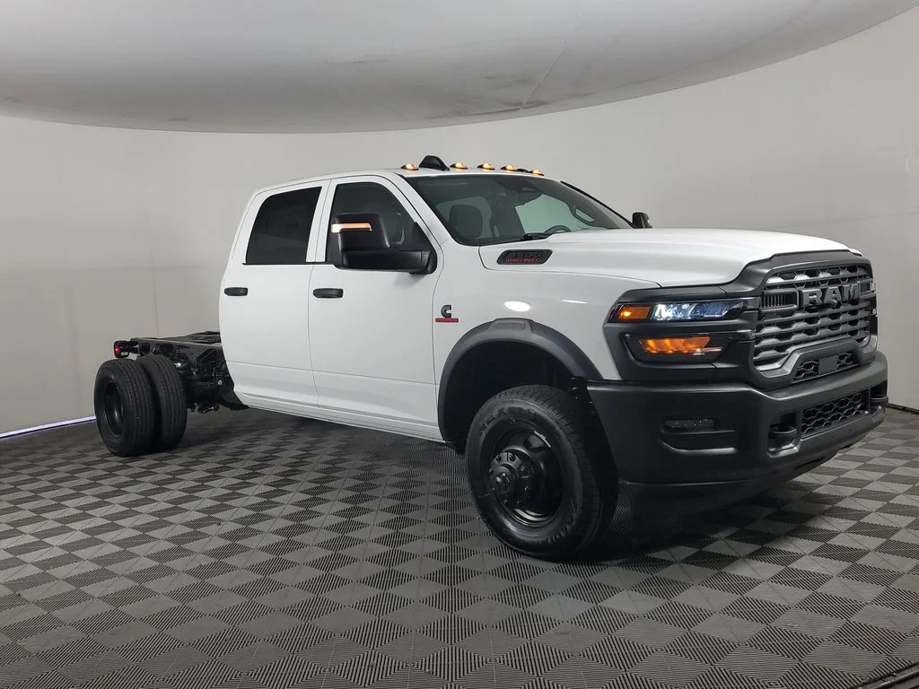 New 2026 Bright White Clear-Coat Exterior Paint RAM Tradesman image 3