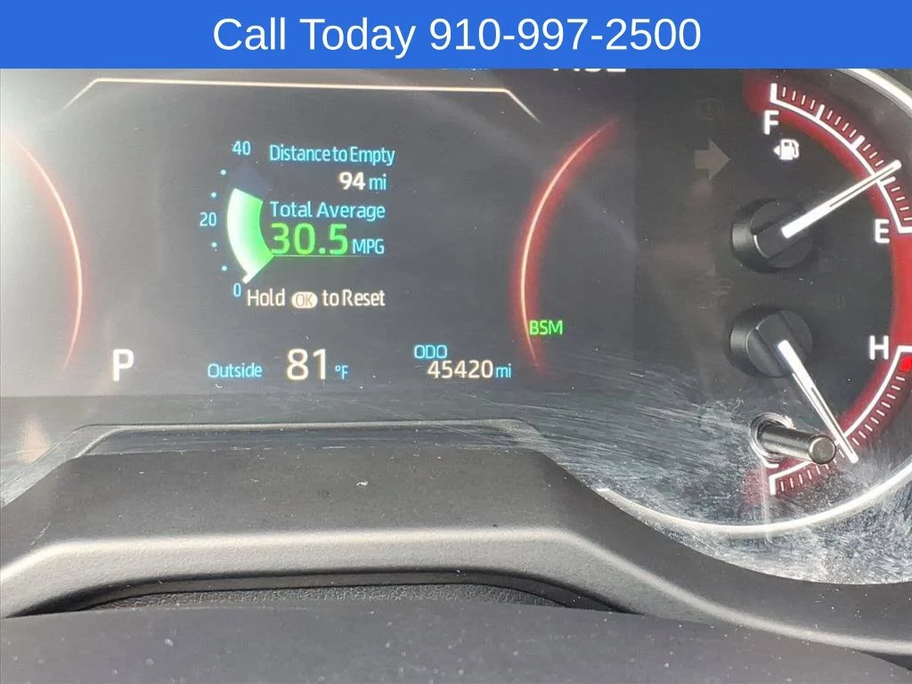 Used 2024 White Toyota XLE image 27
