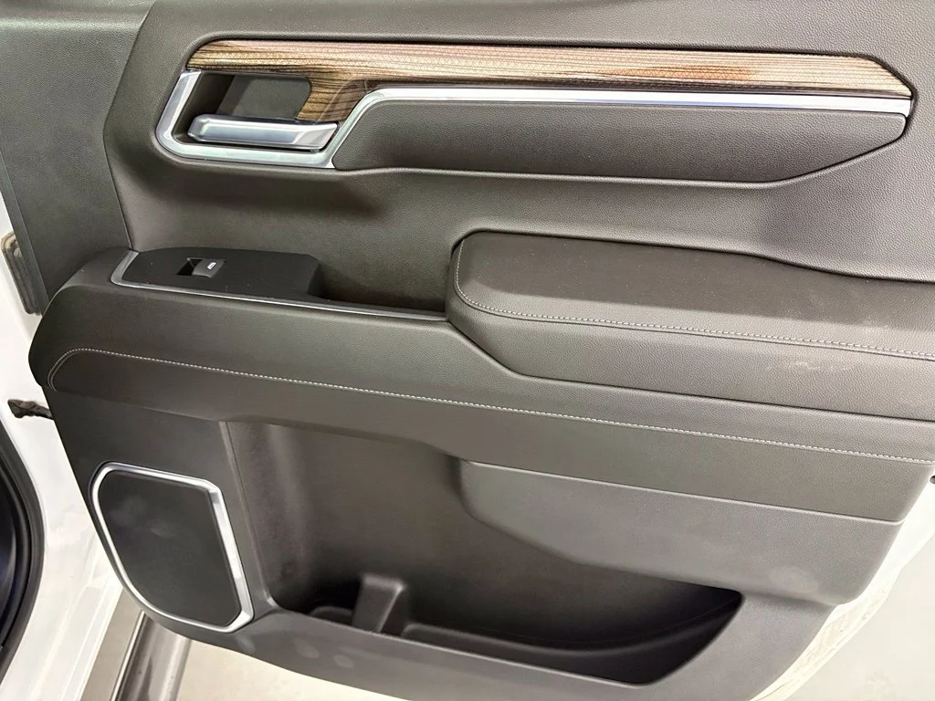 Used 2023 SUMMIT WHITE Chevrolet RST image 39