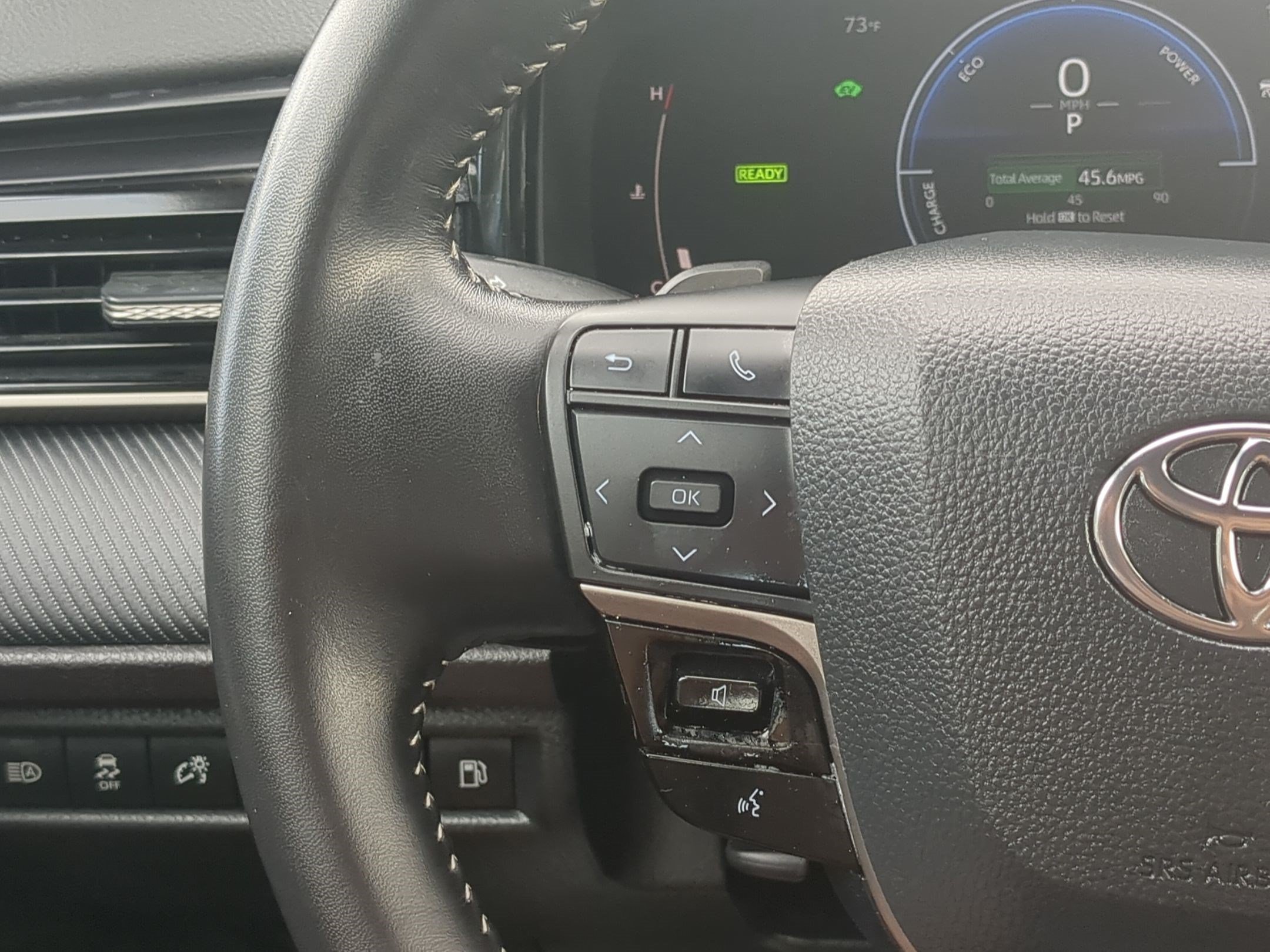 Used 2025 Ice Toyota LE image 19
