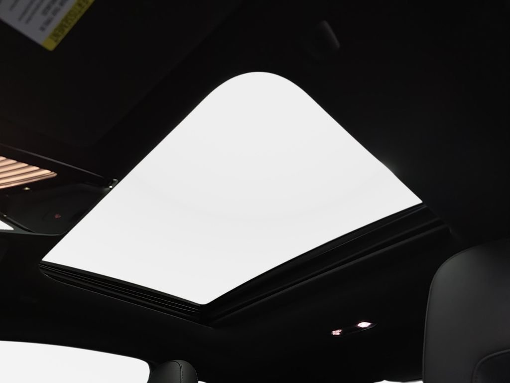 Used 2024 Alpine White BMW  image 29