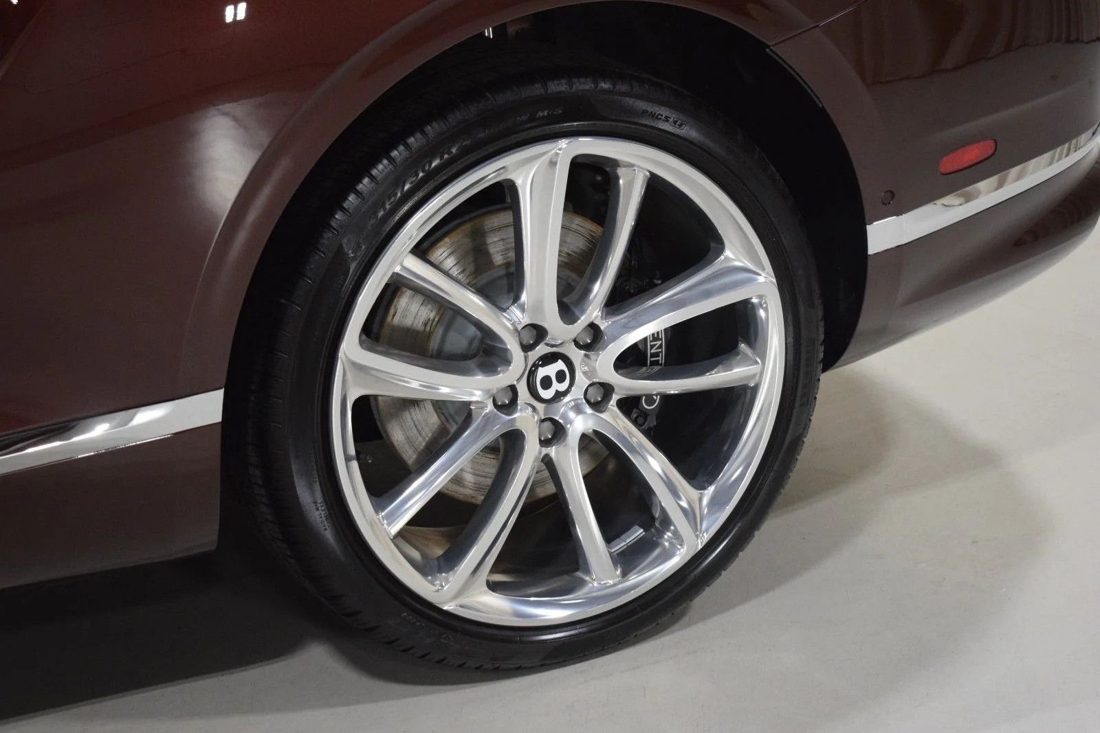 Used 2021 Red Bentley  image 18