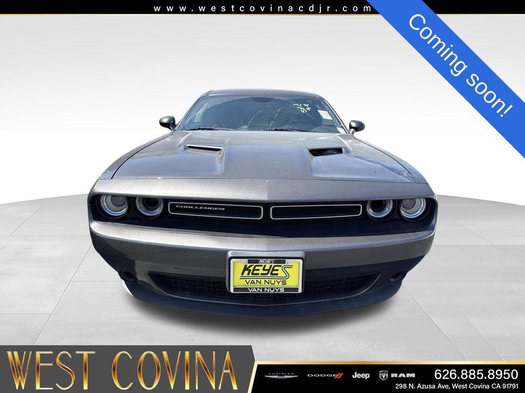 Used 2023 Gray Dodge SXT image 2