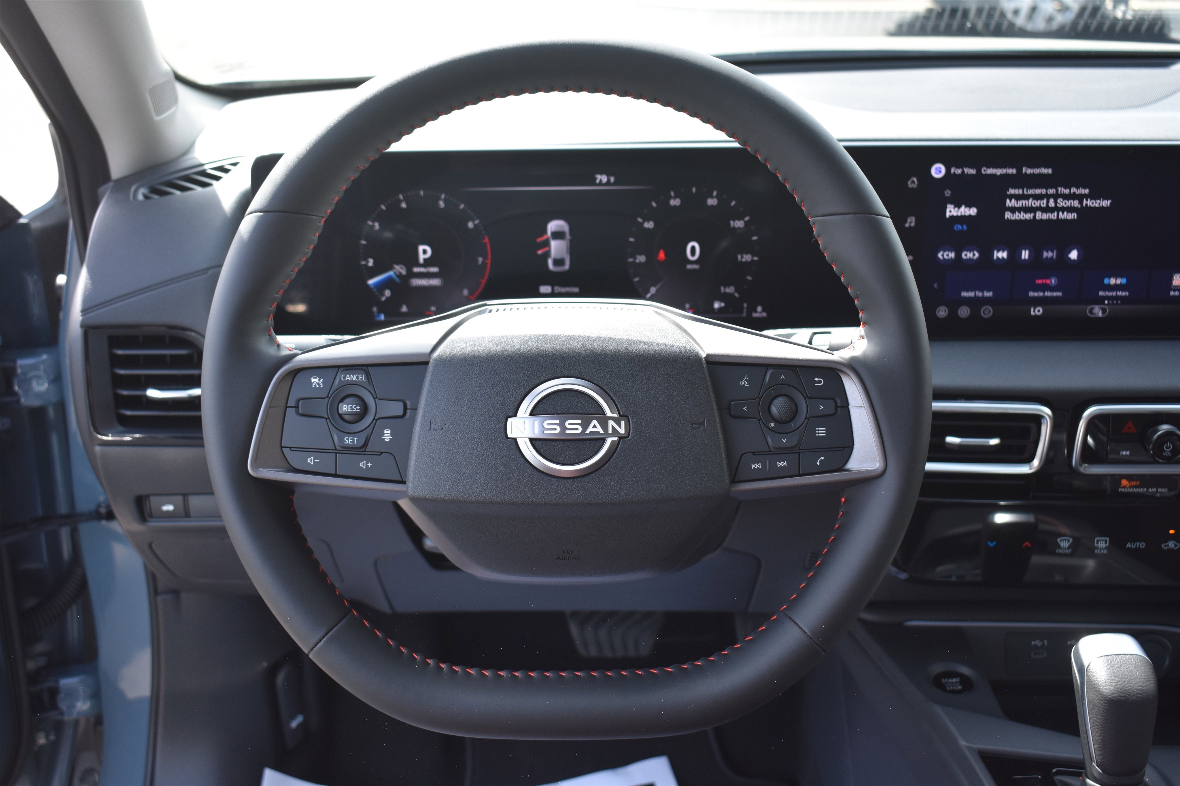 New 2026 Atlantic Gray Metallic / Super Black Two-tone Nissan SR image 18