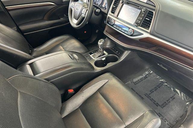 Certified Used 2016 BLIZZARD PEARL Toyota  image 21