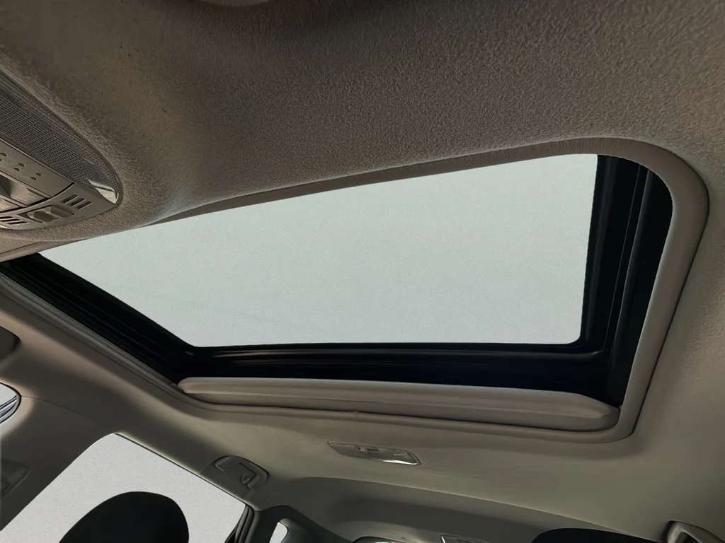 Used 2009 Steel Blue Metallic Pontiac Base image 26